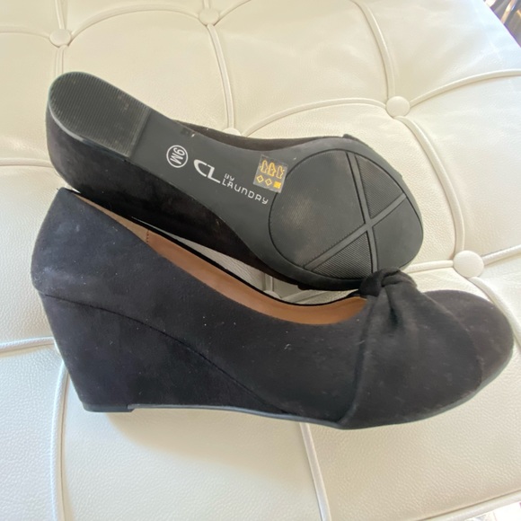 Chinese Laundry - wedge shoe with knot detail. Size 9M - Picture 5 of 7